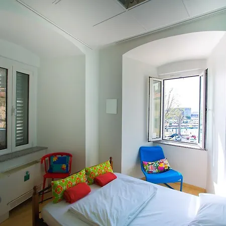 Kosy Hostal *